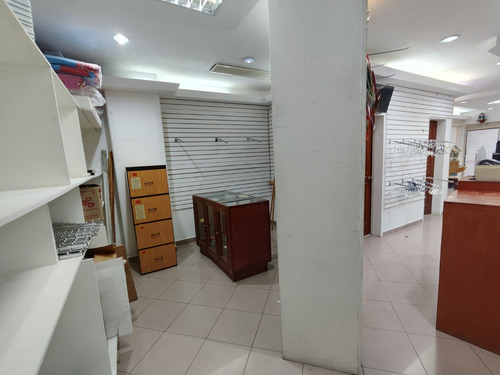Local Comercial En Alquiler En Zona Este Cc Paris, Piso Concurrido Y Con Vitrina De Alta Exposicion Cod 25 1727, Soy Gabi Irastorza