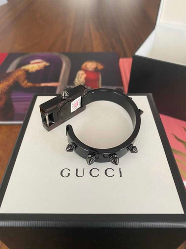 Relógio Preto Spikes - Gucci