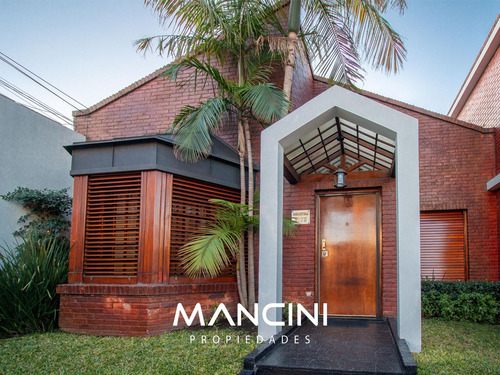 Casa En Venta De 6 Ambientes Con Piscina, Quincho, Parrilla Y Cochera Pasante - San Martín