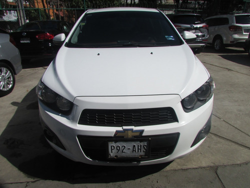 Imagen 3 de 9 de Chevrolet Sonic Lt Mt 2016 Blanco