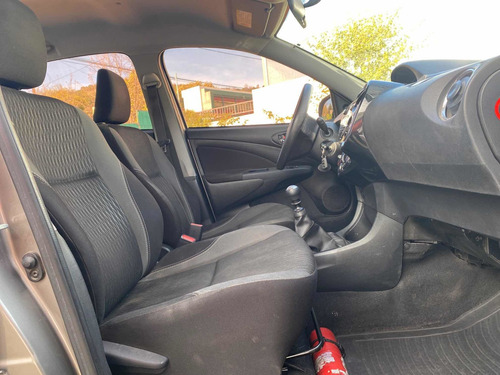 Imagen 8 de 16 de Toyota Etios 2017 1.5 Xs