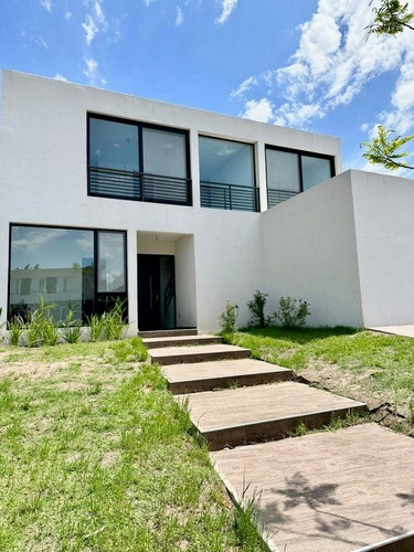 Casa  En Venta Ubicado En Castaños, Nordelta, Tigre