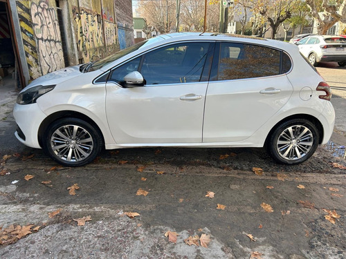 Peugeot 208 1.6 Feline
