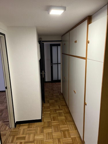 Dueño Alquila: ¡apartamento Con Patio Ideal Para Familias En Pocitos Con Vista A La Rambla! Con 2 Garages