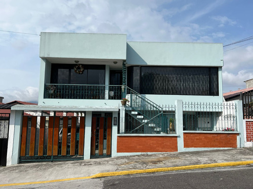 Arriendo Departamento De Tres Dormitorios Y Estudio En Sector Norte De Quito