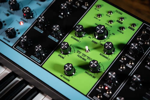 Imagen 5 de 10 de Matriarch Sintetizador Análogo Parafónico Con Delay - Moog