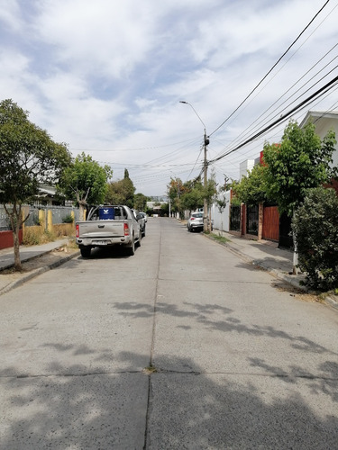 Imagen 2 de 14 de Casa Un Pisos, Solida, En Pasaje Interior