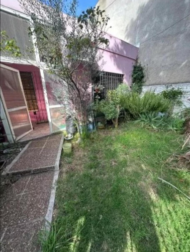 Casa En Venta - 2 Dormitorios 1 Baño - 250mts2 - Temperley
