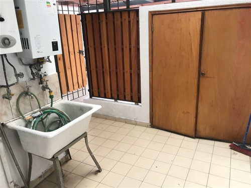 Casa En Venta De 5 Dorm. En Las Condes