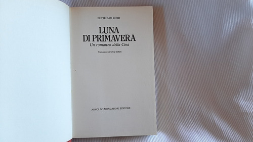 Imagen 3 de 7 de Luna Di Primavera Bette Bao Lord Mondadori