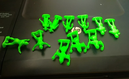 Unmarked 11 Green Plastic Zombies Figures 5 Cms (Usado)