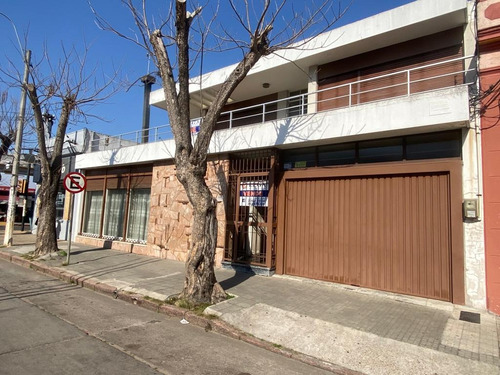 Lega Propiedades Vende En Exclusividad Excelente Inmueble De 4 Dormitorios, 2 Cocinas, 2 Baños Y Garage, Con Gran Potencial En El Centro De La Ciudad De La Paz.