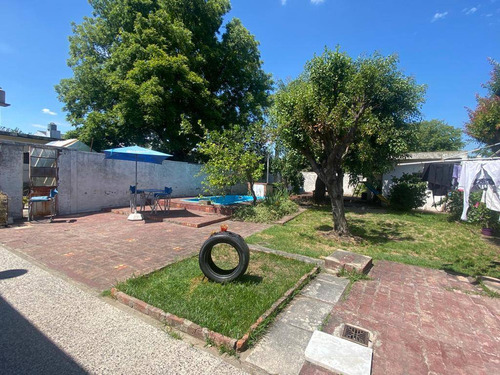 Venta Casa Ituzaingo Con Cochera, Patio Y Pileta 3 Ambientes