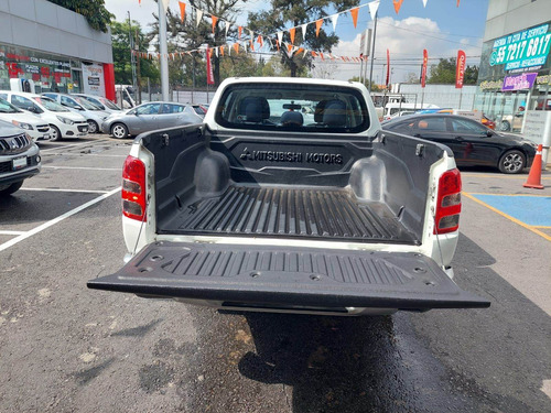 Imagen 6 de 13 de Mitsubishi L200 2018 2.4 Cabina Doble 4x2 Mt