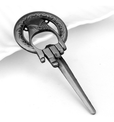 Imagen 2 de 4 de Destapador Game Of Thrones Forma Pin Mano Rey Reina Plateado