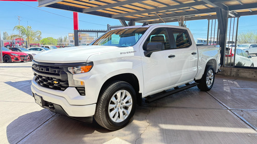 Chevrolet Silverado 5.3 V8 Custom Doble Cabina 4X4 At