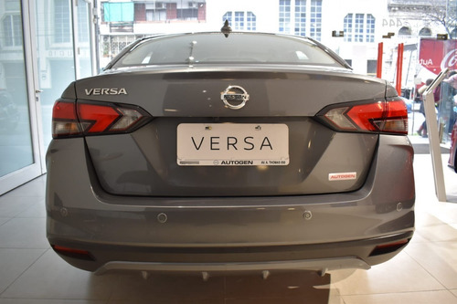 Imagen 10 de 25 de Nissan Versa Exclusive Cvt Juan Carlos