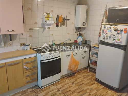 Casa En Venta De 3 Dorm. En La Florida