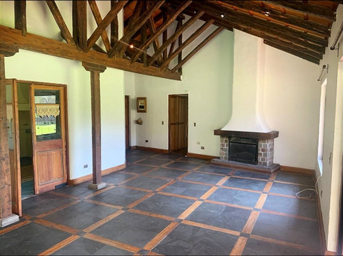 Parcela Con Casa En Sitio De 2000 Mts. Solida, Piscina Termp