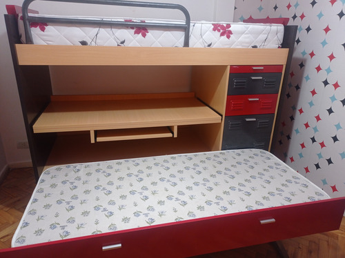 Cama Cucheta Y Escritorio Rojo Combinado (Usado)