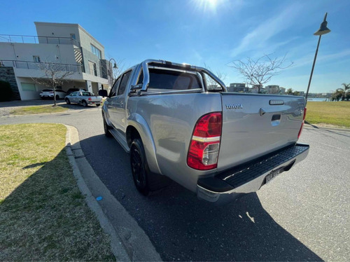 Imagen 2 de 6 de Toyota Hilux 3.0 Cd Srv 171cv 4x2 - B3 2015
