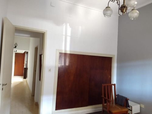 Casa Venta 4 Dormitorios 2 Baños 1 Cochera Terreno 10 X 30 Mts - 300 Mts 2 - La Plata