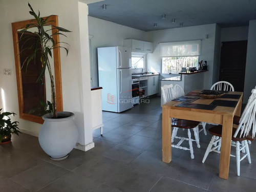 Casa En Alquiler De Temporada Y Venta En Punta Del Este, A Pocas Cuadras Del Shopping