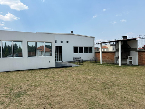 Casa En Venta En Metepec, Amplió Jardín, Fraccionamiento Con Vigilancia 24 Hrs A 45 Min De Sta Fe.