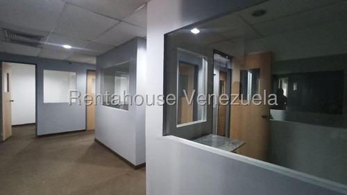 Dalisa Bigott Alquila Casa Comercial En Carmen Victoria, Este De Barquisimeto | 410 M², Aire Acondicionado Central, Estacionamiento Para 4 Vehículos | #25-18093