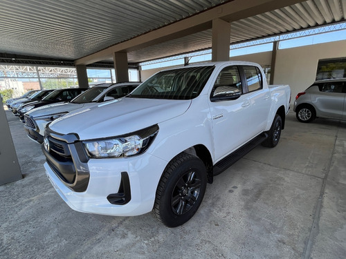 Toyota Hilux 2.4 D.cab. T.dsl Sr