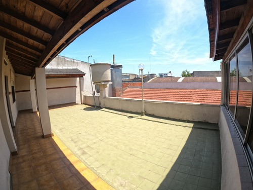 Excelente Propiedad De 4 Ambientes Sobre Lote Propio Con Dependencia