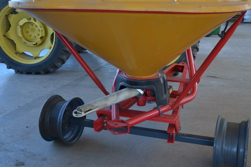 Fertilizadora Pendular Tanzi 1500