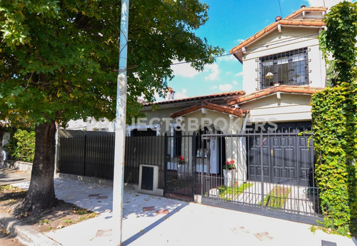 Preciosa Casa En Venta En Castelar