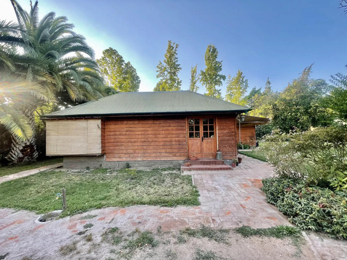 Espléndida Parcela Con Linda Casa Familiar En Venta