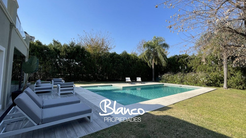 Casa En Venta En La Lomada, Pilar, G.b.a. Zona Norte