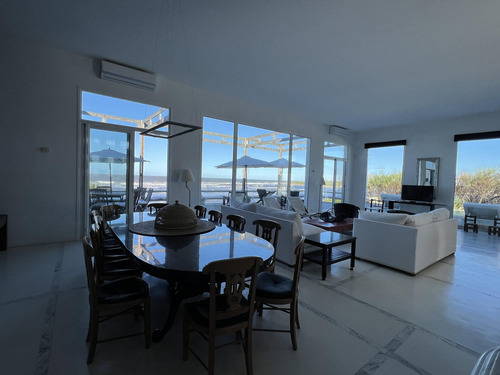 Casa En La Playa Primera Linea Del Mar. La Barra Punta Del Este.