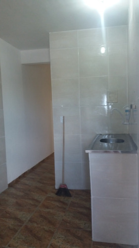 Casa Com Sala 2 Quartos Cozinha Banheiro Corredor E Uma Area