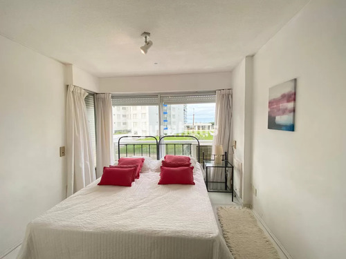 Venta Apartamento Tres Dormitorios Punta Del Este Playa Brava Edificio Torre Marina Ii