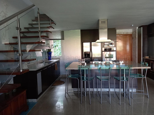 Imagen 2 de 13 de Lujoso Apartamento Dúplex Totalmente Amueblado En Escampadero Caracas 21-15231