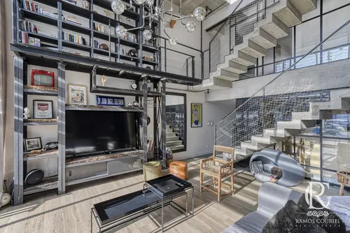 Venta Con Renta. Penthouse 5 Ambientes En Triplex Con Doble Altura De Techos 279m² 2 Coch