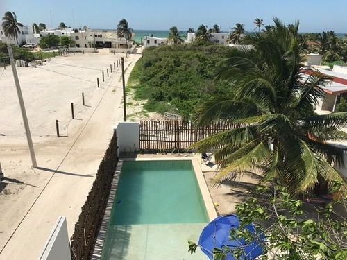 Imagen 1 de 9 de Casa En La Playa, Km 12 Chicxulub, Yucatán, 5 Recámaras, 2 C