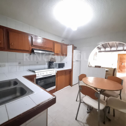 Casa En Venta En La Urb. La Blanquera, Palo Negro.