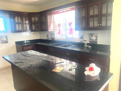 Vendo Hermosa Casa De Dos Niveles En Alma Rosa I