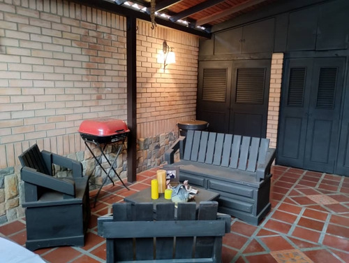 Se Alquila Town House En Conjunto Residencial Cantapiedra. Naguanagua. Zenaida Quintero