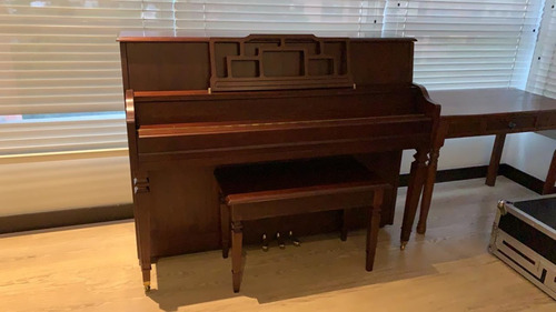 Piano Vertical Con Silla 