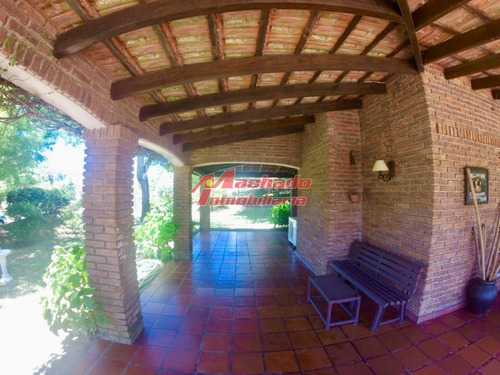 Muy Lindo Chalet De 3 Dormitorios- Ref: 6296