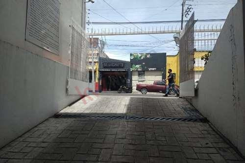 Imagen 18 de 25 de Edificio En Renta Con Gym , Cancha De Futbol , Sauna Y Mas