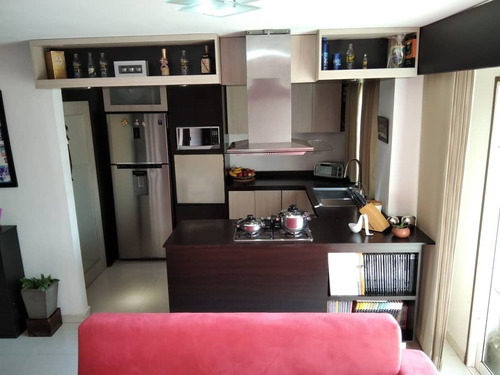 Imagen 4 de 12 de Hermoso Apartamento Remodelado En Res Los Roques // 04128901630