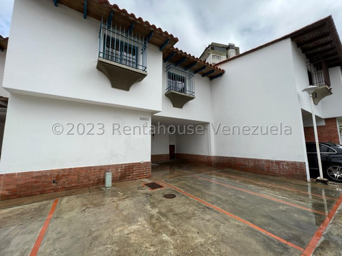 Casa En Calle Cerrada Con Vigilancia, En Espectacular Condiciones Macaracuay Mls#. 23-21533