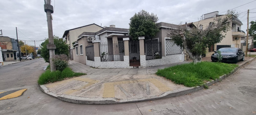 En Venta En El Palomar Cercano A Estacion Casa Americana De 4 Ambientes Mas Sala De Juegos O 3era Habitacion Cochera Y Patio F: 6798